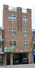 63-50 Saunders St in Flushing, NY - Building Photo - Building Photo