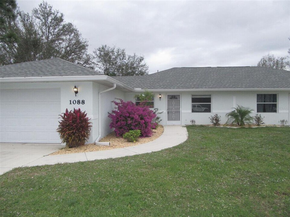 1088 Nomad Rd in Punta Gorda, FL - Building Photo