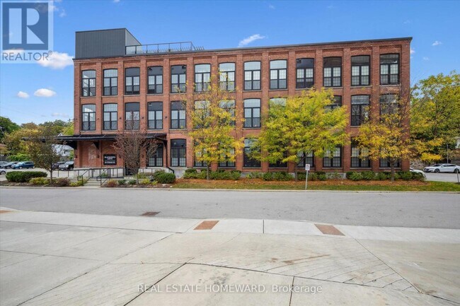 24 Cedar St in Cambridge, ON - Building Photo - Building Photo