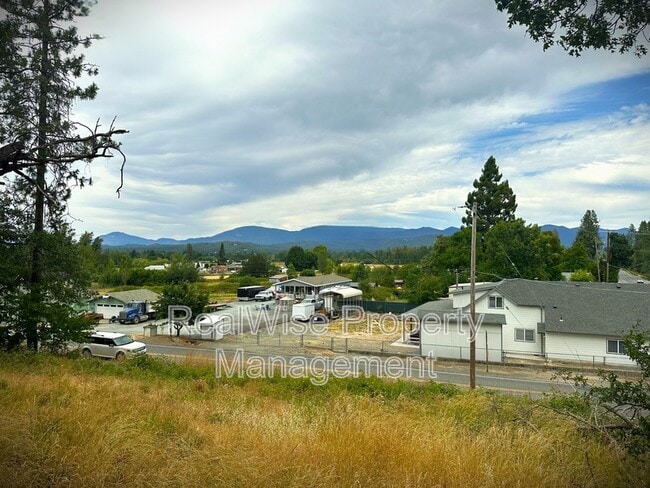 property at 4620 Redwood Ave