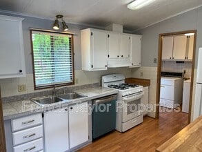 1822 Seco Glen in Escondido, CA - Building Photo - Building Photo