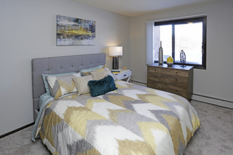 Aspenwoods Apartments in Eagan, MN - Building Photo - Interior Photo