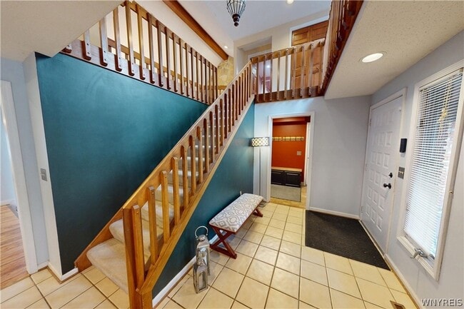 30 Opal Ct in East Amherst, NY - Foto de edificio - Building Photo