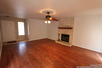 9570 Gladeview in San Antonio, TX - Building Photo - Building Photo