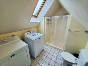 713 Somerset Ave, Unit 3 in Taunton, MA - Foto de edificio - Building Photo