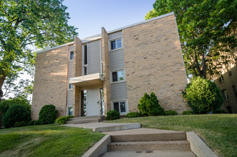 Sela Campus University Apartments in Minneapolis, MN - Foto de edificio - Building Photo