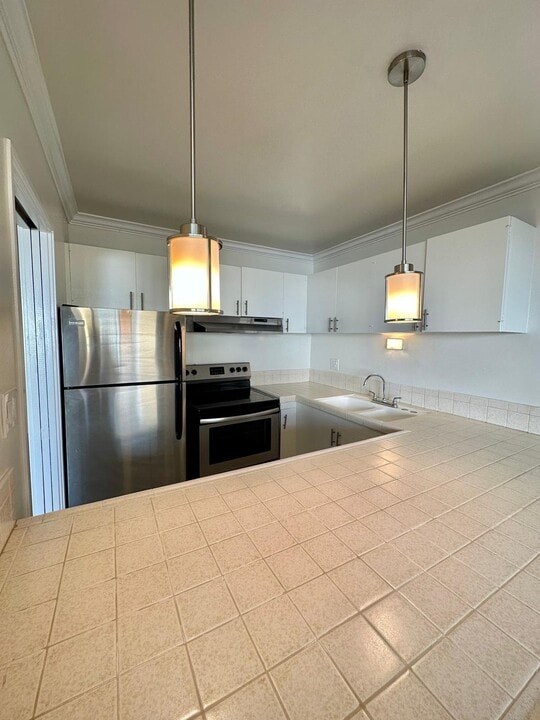 7545 Hampton Ave in West Hollywood, CA - Building Photo