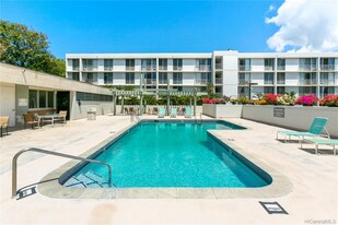 2845 Waialae Ave in Honolulu, HI - Building Photo