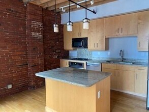 110 Broad St, Unit 4E in Boston, MA - Foto de edificio - Building Photo