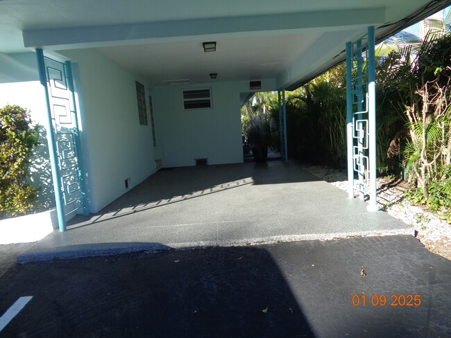 115 Hendricks Is, Unit 115-1 in Fort Lauderdale, FL - Foto de edificio - Building Photo