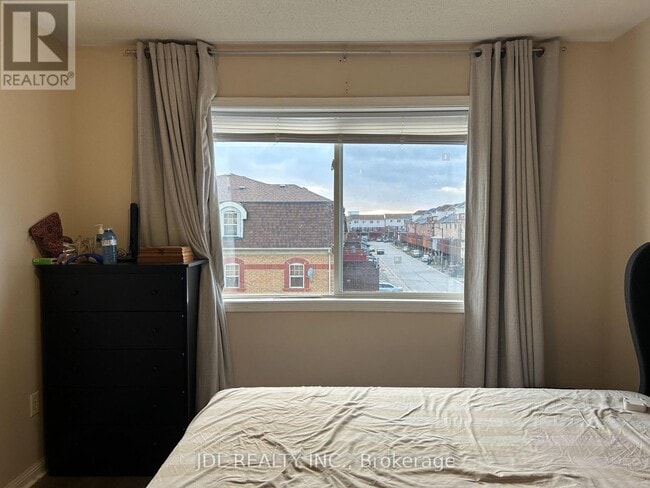 233 Rouge River Dr in Toronto, ON - Building Photo - Building Photo