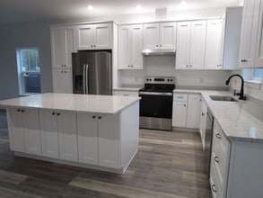 524 E Hazel Ave in Burlington, WA - Building Photo - Building Photo