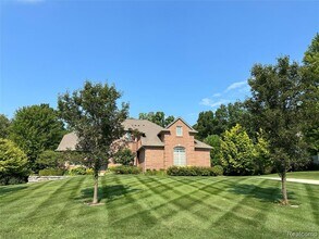 4906 Stonehenge Dr in Rochester, MI - Building Photo - Building Photo