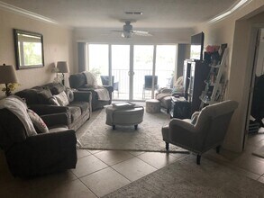 11605 3rd St E, Unit Harborview 308 in Treasure Island, FL - Foto de edificio - Building Photo