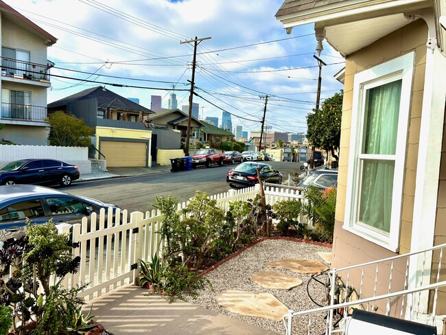 839 N Bunker Hill Ave. in Los Angeles, CA - Building Photo - Building Photo