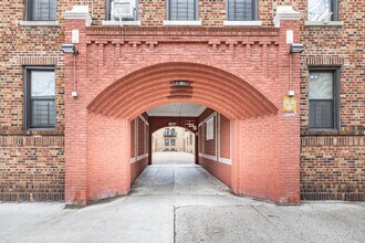 3145 Crescent St in Long Island City, NY - Building Photo - Building Photo