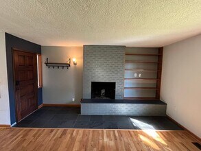 669 NE Lafayette Ave in Bend, OR - Foto de edificio - Building Photo