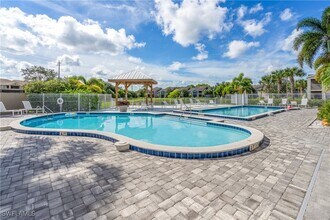 201 Santa Clara Dr in Naples, FL - Building Photo - Building Photo