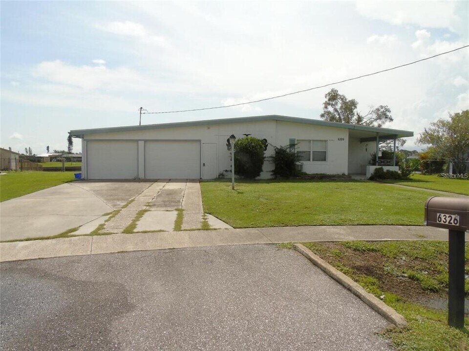 6326 Safford Terrace in North Port, FL - Building Photo