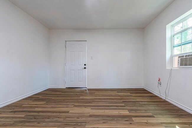 229 Bishop St in Livingston, TX - Building Photo - Building Photo