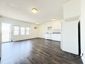 2926 Dalton Ave in Los Angeles, CA - Building Photo - Building Photo