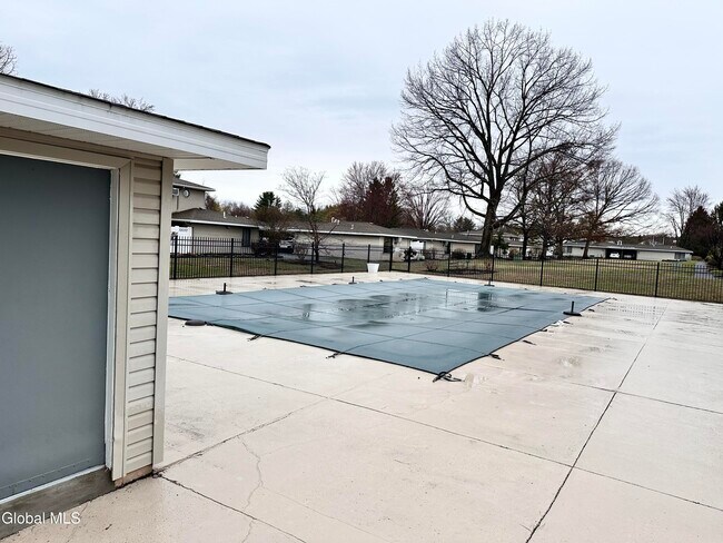 36 Donna Lynn Dr in East Greenbush, NY - Building Photo - Building Photo