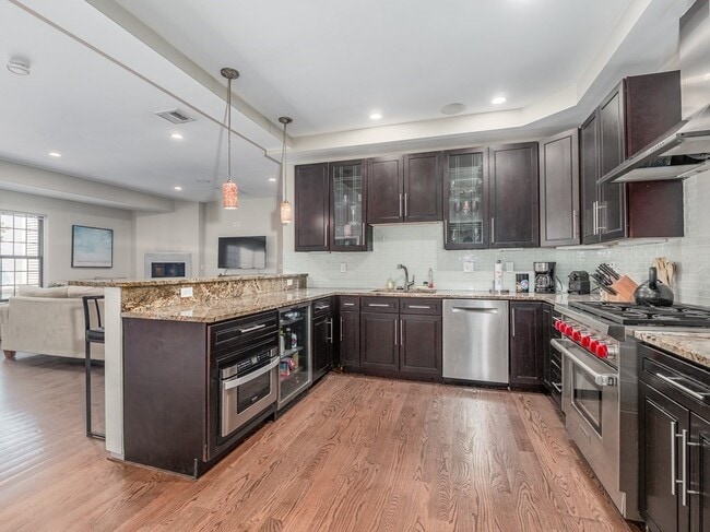 350 W Broadway, Unit 3 in Boston, MA - Building Photo - Building Photo