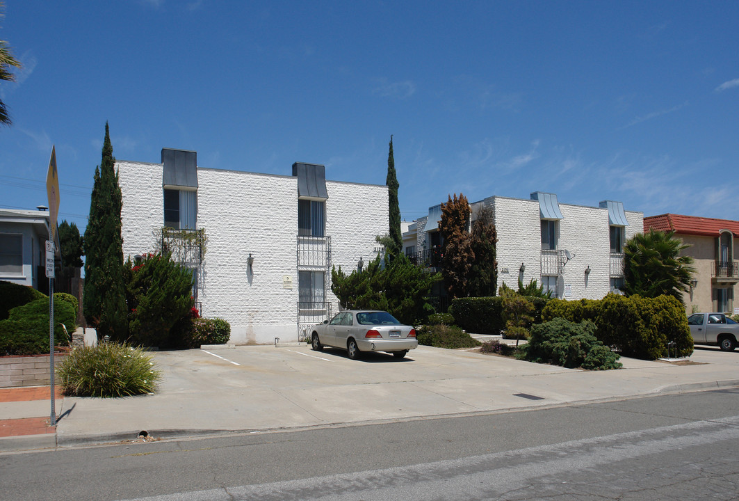 2138 Thomas Ave in San Diego, CA - Building Photo