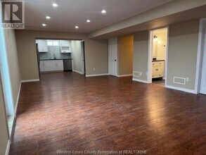 4645 Southwood Lakes Blvd in Windsor, ON - Building Photo - Building Photo
