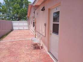 107 SW 154th St in Miami, FL - Building Photo