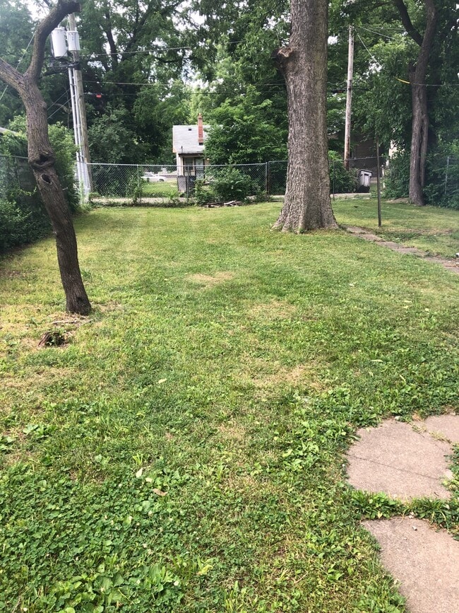 3450 Graceland Ave in Indianapolis, IN - Foto de edificio - Building Photo