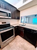 10730 NW 14th St in Plantation, FL - Building Photo