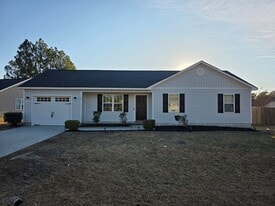 105 Marina Leigh Dr in Hubert, NC - Building Photo