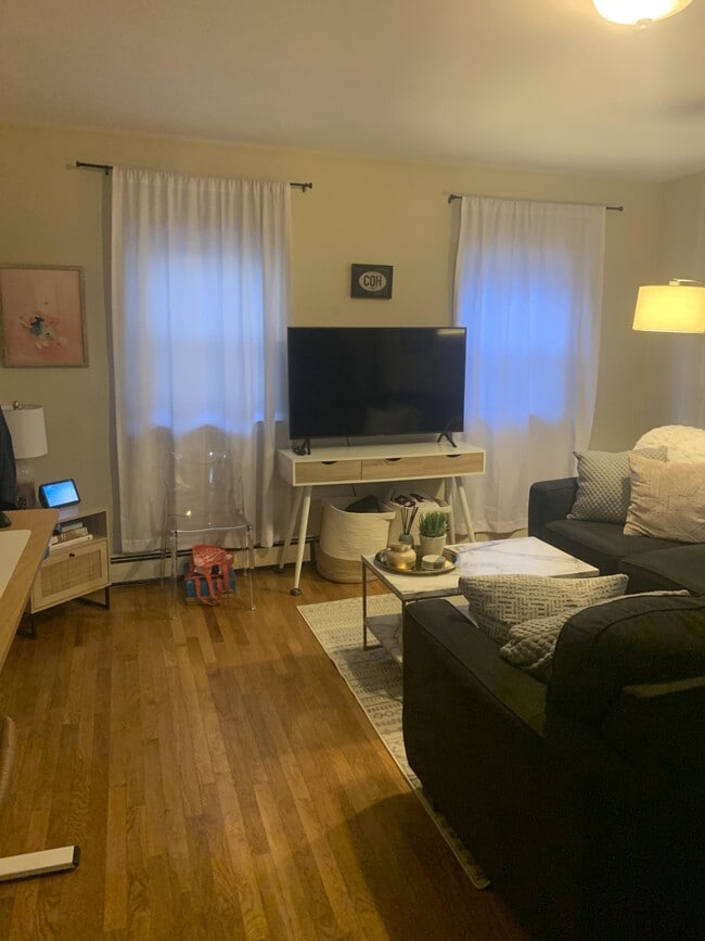 287 W 5th St, Unit 1 in Boston, MA - Building Photo - Building Photo
