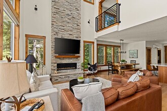 89192 US-26 in Government Camp, OR - Building Photo - Building Photo