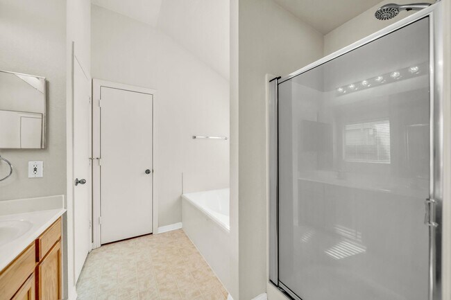 256 Indian Falls S in Montgomery, TX - Building Photo - Building Photo