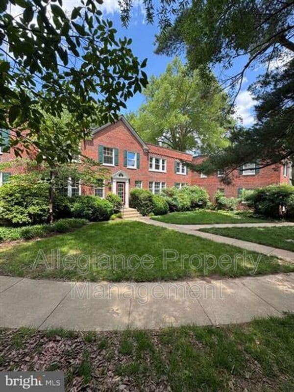 property at 2011 Key Blvd