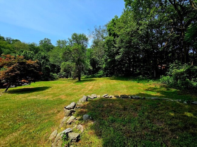 16 Ernest Ln in Mahopac, NY - Building Photo - Building Photo