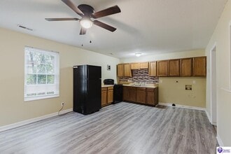 150 Airview Dr in Elizabethtown, KY - Building Photo - Building Photo