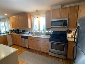 78 Ten Hills Rd, Unit 1 in Somerville, MA - Building Photo - Building Photo