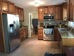 2327 W Palmer Dr in Charleston, SC - Building Photo - Building Photo