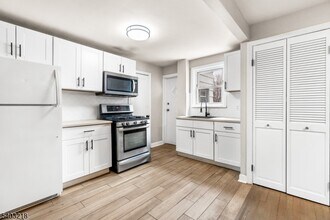 26 Van Ness Terrace in Maplewood, NJ - Foto de edificio - Building Photo