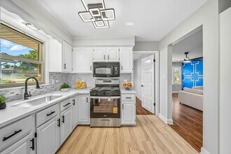 12549 S Tripp Ave in Chicago, IL - Building Photo - Building Photo