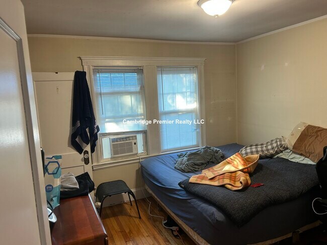 12 Fairfax St, Unit 2 in Somerville, MA - Building Photo - Building Photo