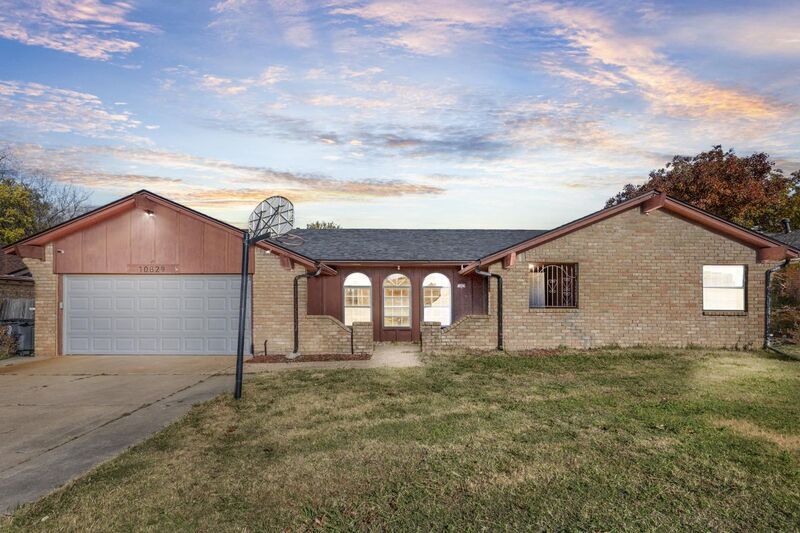 10829 E 27th St in Tulsa, OK - Building Photo