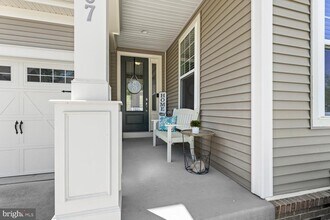 397 Pear Blossom Rd in Stafford, VA - Foto de edificio - Building Photo