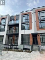 8 David Eyer Rd in Richmond Hill, ON - Building Photo