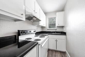 1711 Fourcade St in Houston, TX - Building Photo - Building Photo