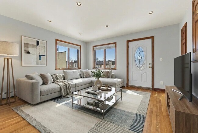 60-63 60 Lane, Unit 3 in Queens, NY - Foto de edificio - Building Photo