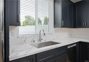 5916 McDonie Ave in Los Angeles, CA - Building Photo - Building Photo
